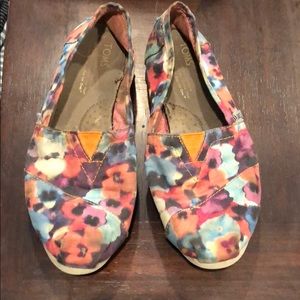 Flower toms slip ons